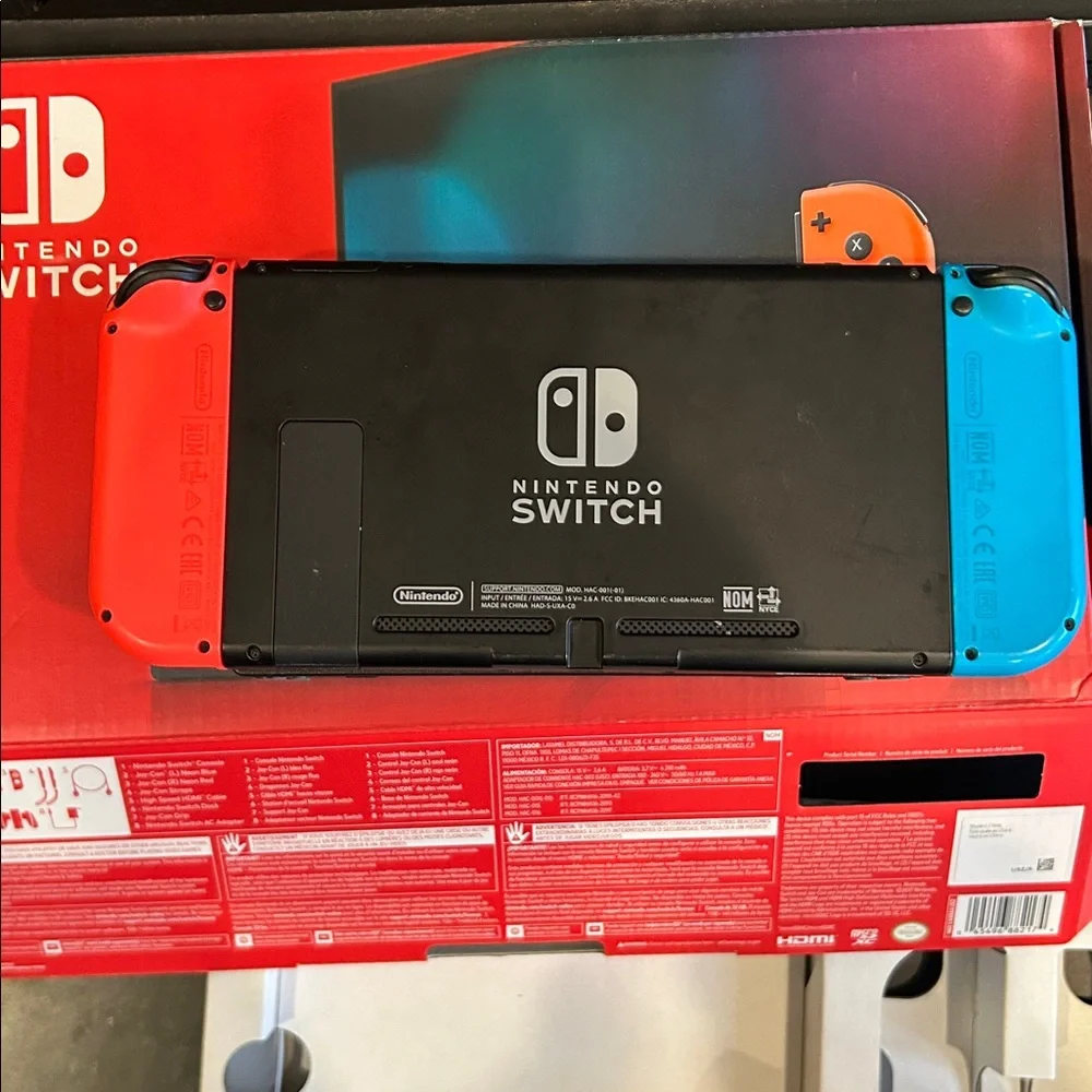 Nintendo Switch - Picture 7 of 13